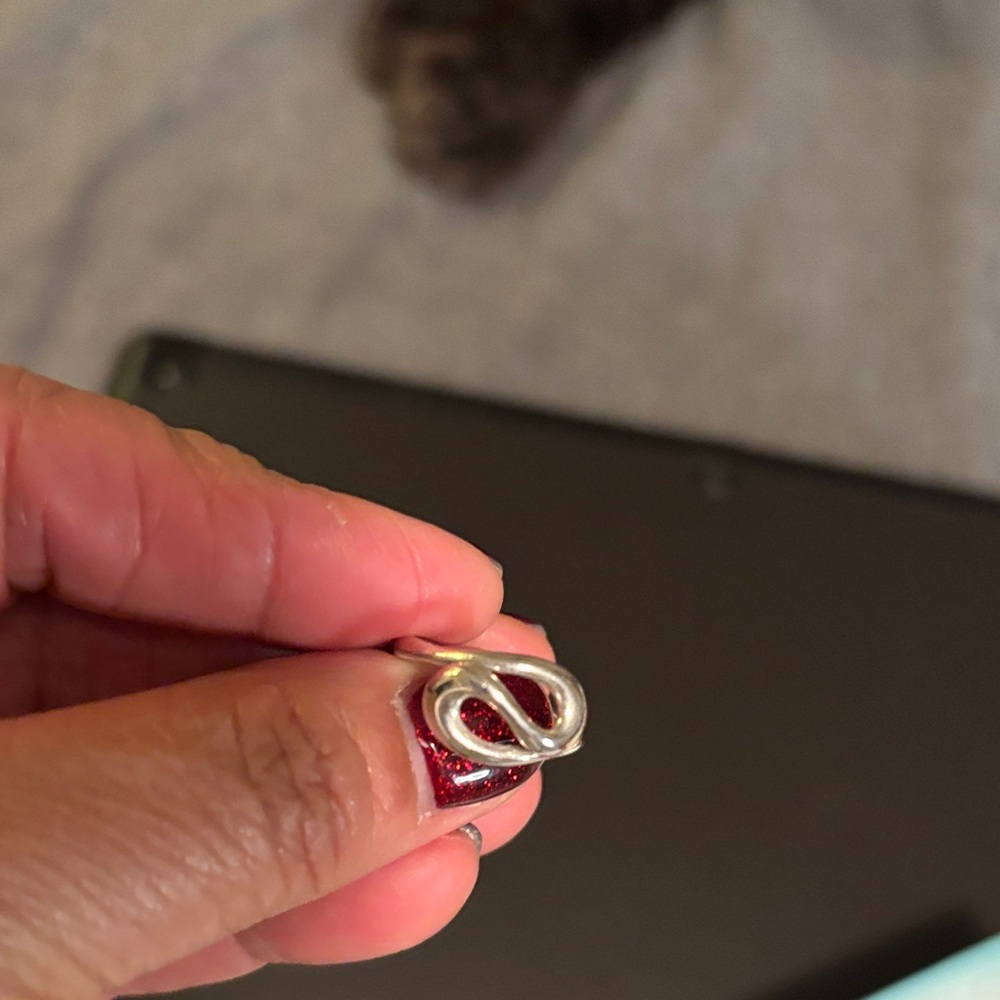 J32 TIFFANY AND CO Elegant Silver and Red Infinity Ring SIZE 5